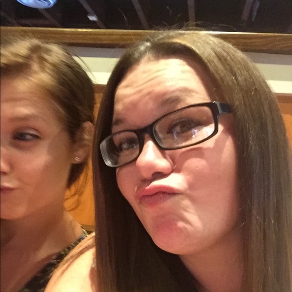 Meet your Posher, Stephanie - Picture 1 of 1